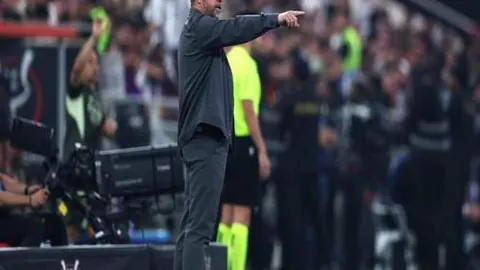 林诗栋4-1战胜梁靖崑，晋级WTT重庆赛决赛