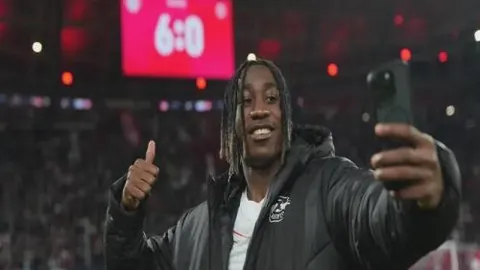 伊朗连下两城挺进世界杯，朝鲜痛失良机无奈告别预选赛